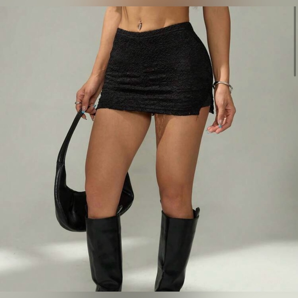 SHEIN Black Textured Mini Skirt